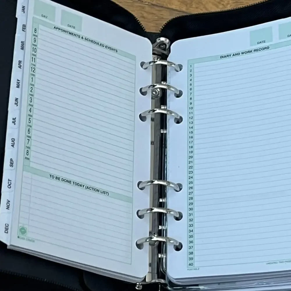 Day Timer Organizer Black Binder Zip-Around 8.5